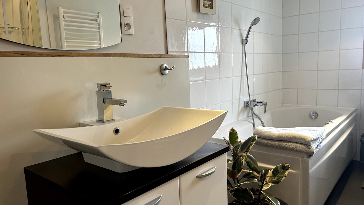 105aa18e-584a-4a03-a8bd-7805fb386eca